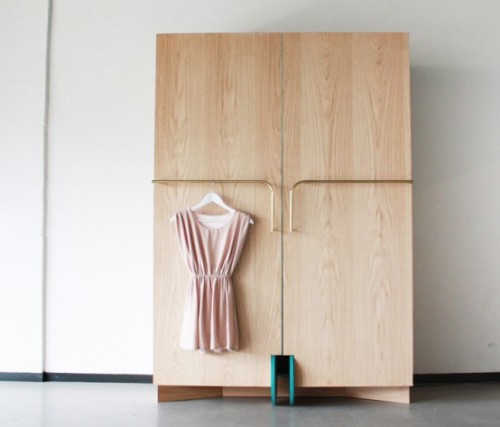 smart-walk-in-closet-as-a-mini-fitting-room-1-554x474